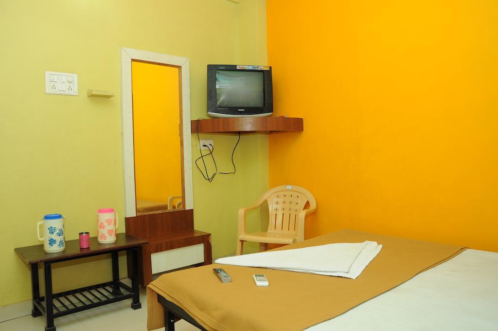 Hotel Sai Darshan Shirdi Room photo