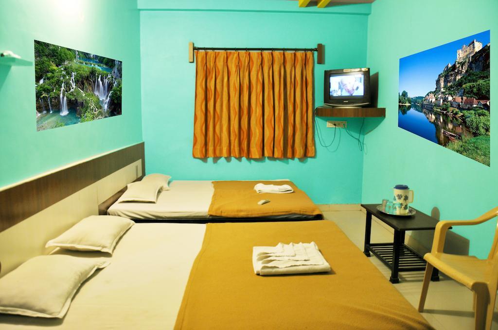 Hotel Sai Darshan Shirdi Room photo