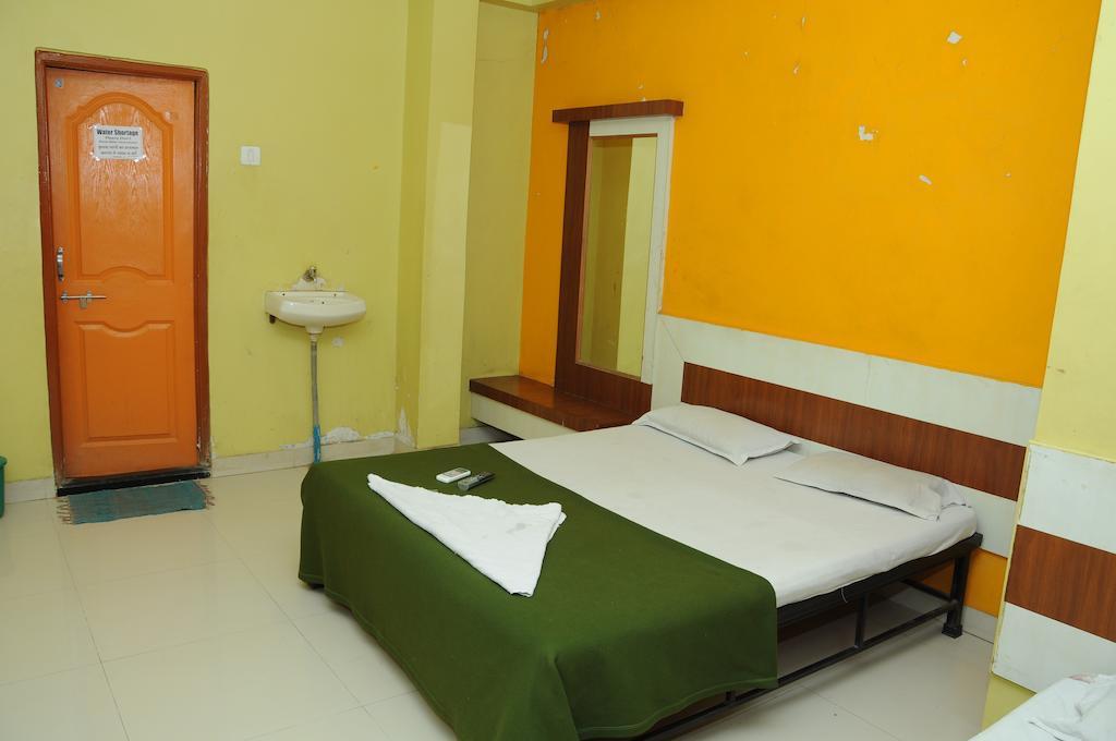 Hotel Sai Darshan Shirdi Room photo