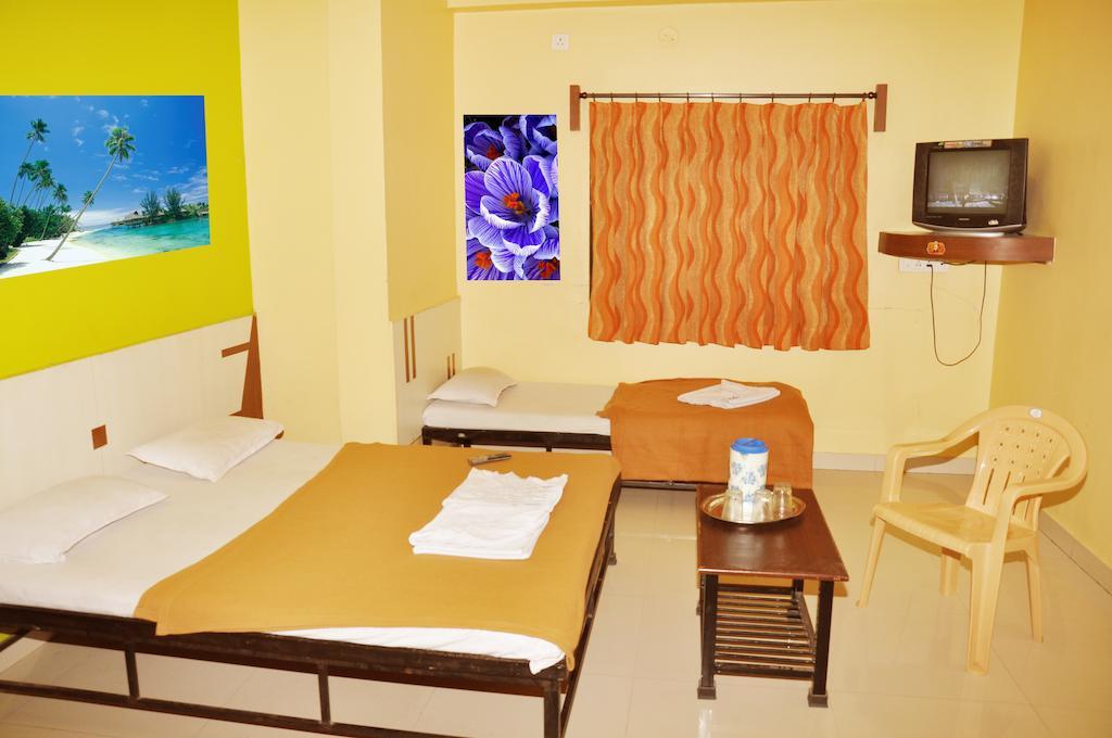 Hotel Sai Darshan Shirdi Room photo