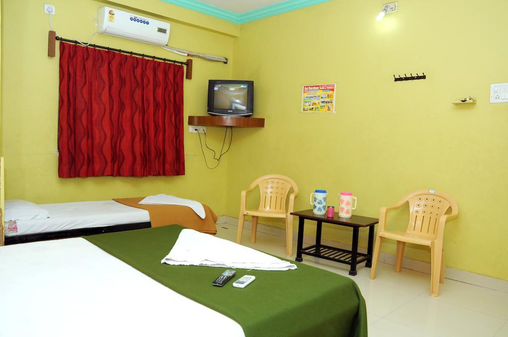 Hotel Sai Darshan Shirdi Room photo